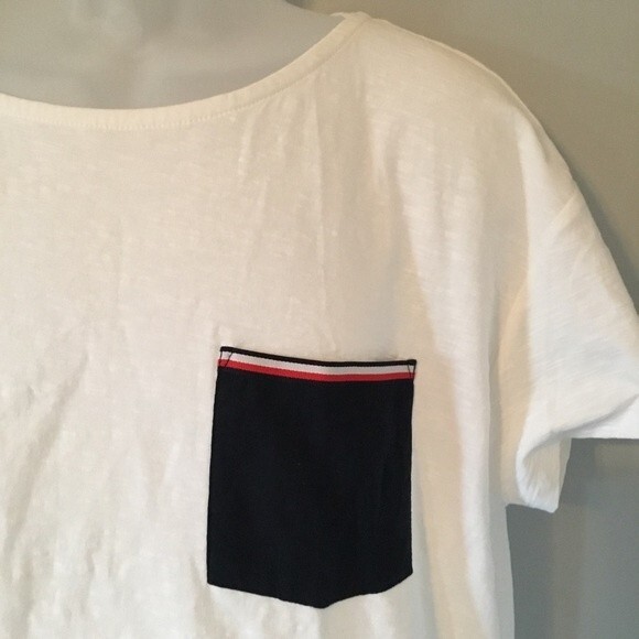 Tommy Hilfiger mens short sleeve t-shirt white w/black pocket. Size Large NWT - Picture 3 of 6